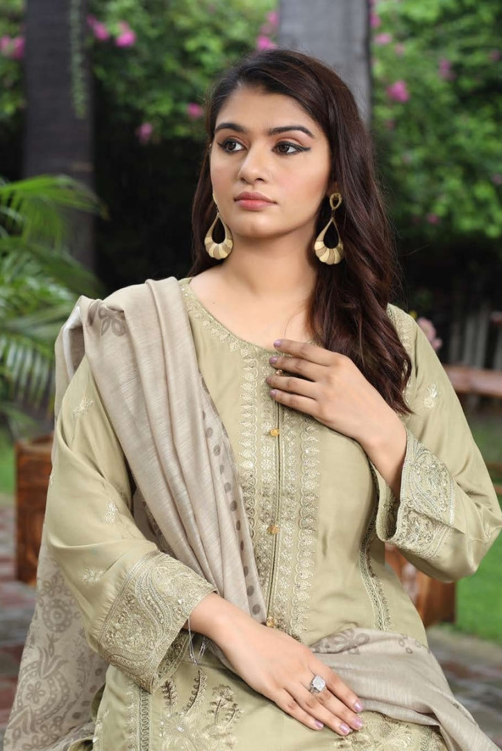 3 Piece Stitched Digital Printed Embroidered Lawn Suit From Zara ’25 Collection – GLAMOUR